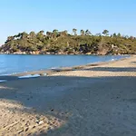 Villa Les Mimosas, Hameau De Cabasson, A 400m De La Et Du De Bregancon, Classee 3 Etoiles, De 2 A 8 Personnes