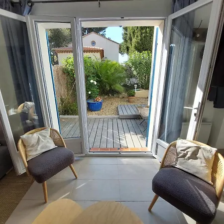 Les Mimosas, Hameau De Cabasson, A 400m De La Et Du De Bregancon, Classee 3 Etoiles, De 2 A 8 Personnes Villa