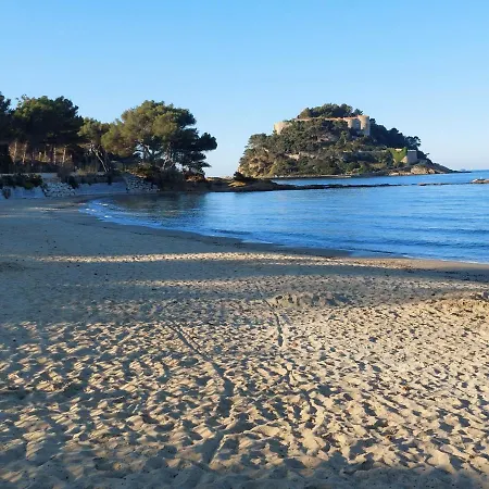 Les Mimosas, Hameau De Cabasson, A 400m De La Et Du De Bregancon, Classee 3 Etoiles, De 2 A 8 Personnes